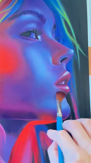 I’ve been experimenting with oil painting lately and even though it’s been a challenge, I’m drawn to how it feels to work with and I’m falling in love with the medium. Coming from dry mediums like soft pastels and colored pencils, oils require so much more patience but their depth and durability make it all worth it 💜 #art #artstudy #oilpainting #reels #reelsart #portraitart | Arielle Komie Art