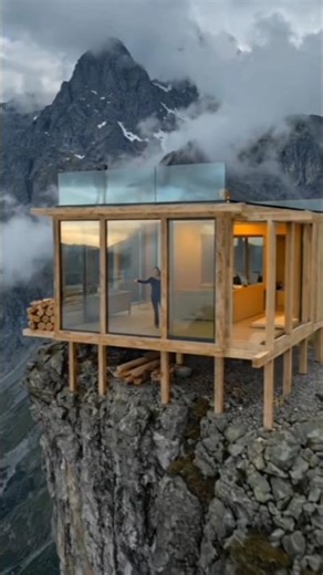 Duniya ka Sabse Dangerous Luxury House 😱 | Cliff Par Bana Glass Home #shorts
