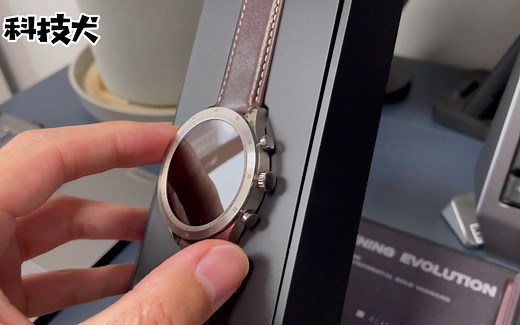 Zepp Z 智能腕表开箱：高效工作和健康生活的精英人士量身打造