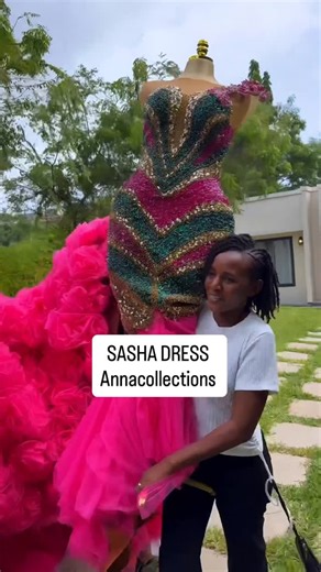 Annacollections🇹🇿 on Instagram: "✨ COLOR REMIX DESIGN CHALLENGE Haya Njooni Tucheze Mchezo!! Unajua kabisa… kila mtu alivyoumbwa ni DESIGNER 😌 Kila mtu ana signature yake hakuna copy paste hapa! Sasa leo wewe ndo HEAD DESIGNER na sisi leo ni wateja 👗 Tunahitaji Ubunifu wako upige kelele hadi reception 😎🔥 1️⃣ Andika Rangi 3 ambazo ungechanganya kwenye gauni 2️⃣ Andika Rangi ya Mkia (train) ambayo itadominate na kuleta WOW STATEMENT wakati bride anaingia 😍🔥 Tunapodesign Tusisahau Principal