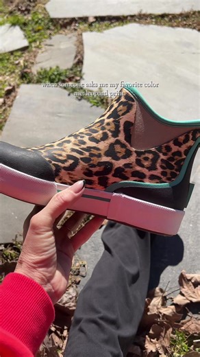 Seriously the comfiest waterproof boots. #deckboots #waterproofboots #leopardprint