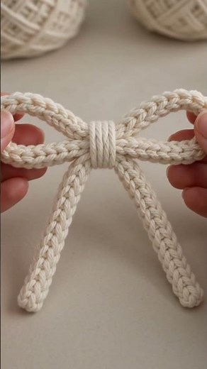 Easy Crochet Bow Keychain Free Pattern for Beginners #crochetpattern #handmadecrochet