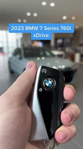 Exploring the 2023 BMW 7 Series 760i Automatic Door System