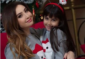 Sevinch Mo‘minovaning qizi onasiga atab qo‘shiq kuyladi (video) - Zamin.uz, 03.01.2019