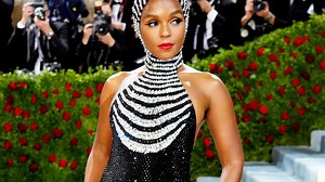 How To Make A Red Lip Last– According To A Makeup Pro | Essence