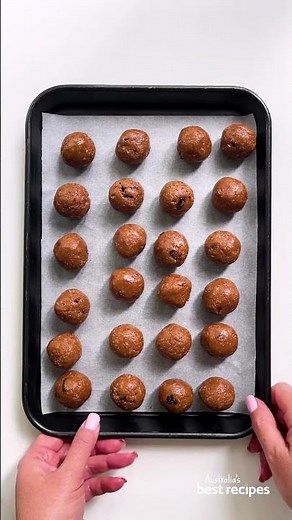 How to make rum balls with Hot Cross Bun flavours for Easter!