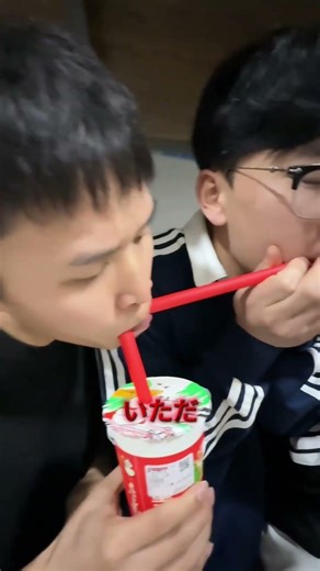 禁断の暗黒タピオカ！🧄🔥地獄の試飲会。#タピオカ#ルームメイト#闇の料理#ドッキリ#shorts #funny #shortvideo #fun #cooking #food #milktea