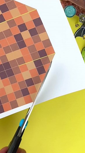 Crafting a Paper Tulip in Minecraft