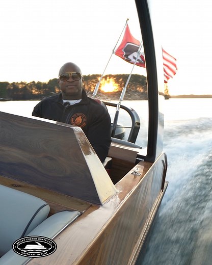 The @theguruofabs talks about his ride on a Bailey Custom Boat. Want to hear about his entire ride? Visit our Youtube channel for the full video. Thank you for riding with us, Dashaun! __________ What is different about our hull? The shape of our patented hull is a cross between a v-hull and tritoon. The three toon tips at the front help break the waves and the solid hull design with the v shape allows for better maneuverability than other pontoon, tritoon, and deck boats on the market. #baileyc