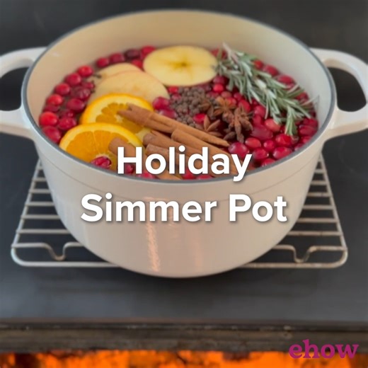 5.7K views · 26 reactions | Our basic simmer pot recipe is easy to adapt for a Thanksgiving or Christmas simmer pot. DIY: https://bit.ly/3YuDYZs | ehow | Facebook