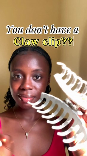 Ever wanted to try the claw clip look but didn't have a clip? Here's my go-to hack to get that effortless style without the actual clip!✨ Would you be trying this? #hairhack #effortlessstyle #braids #knotlessbraids #braidsbraidsbraids #braidstyles #braidstutorial #braid
