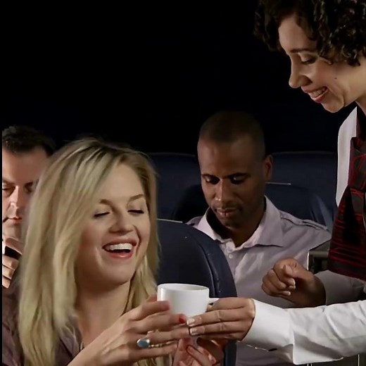 Aeroplane मैं यह चीज़े Free मिलती है Free Things on Aeroplane #shorts #facts