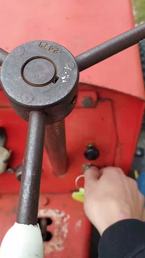 Startup Process of My Simplicity 725 Tractor