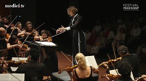 [BIRTHDAY] Happy Birthday to charismatic conductor Alondra de la Parra! Her compelling musical insight and passion have made her a coveted artist throughout the world. To celebrate, watch Alondra de la Parra and her The Impossible Orchestra, perform with passion Mahler’s “Titan” Symphony No. 1 at this unmissable evening from the 2025 Festival PAAX GNP. Full concert available on medici.tv. https://bit.ly/3JCfolZ | medici.tv