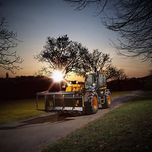 The 109hp (81kW), 130hp (97kW) and 150hp (112kW) JCB DieselMAX engines are fitted with a variable speed cooling fan that automatically reacts to ambient temperatures. Find out more here https://www.jcb.com/en-gb/products/telescopic-handlers | JCB Agriculture