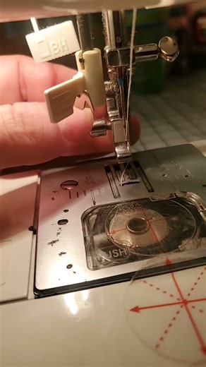 Changing out my #sewingfeet #singersewingmachine #sewing #zipperfoot #sahm