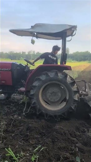 village farmers' techniques and skills when controlling a large plowing machine #shorts
