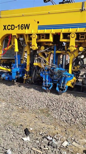 Indian railway mein sleeper ko pack kaise karte hain #indiarailway #ralwaystation #railways #bhart