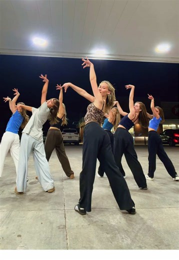 Exploring New Dance Trends on TikTok in 25 Degrees