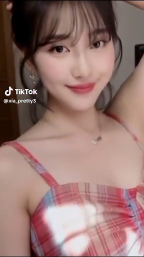 Celebrating Beauty: Pretty Girls and Women