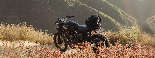 How to install a motorcycle duffle bag.