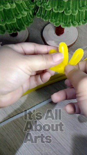 17K views · 230 reactions | Fuzzy Wire Flower Tutorial (Daisy) #fuzzywireflower #pipecleanerflowers #tutorial #tutorialsvideos #flowers #flowermaking #daisy #reelsvideoシ #reelsviralシ #trendingreelsvideo #trendingvideo #trendingnow #viralvideo #crafting #handmade #craft #handmadewithlove #giveaway #giftsideas #giftideas | It's all about Arts | Facebook