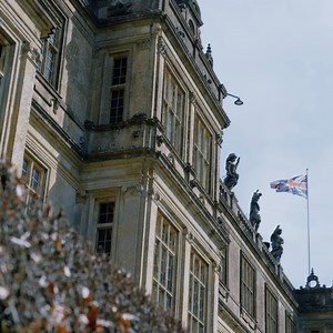 931 reactions · 54 shares | Lady Bath shows us what has to be one of THE best views in England! The grounds look so beautiful from the roof of Longleat House. | Longleat | Facebook