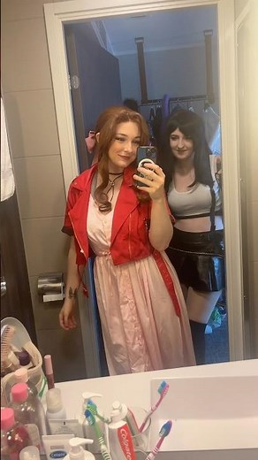 Final Fantasy VII cosplay Transition at MCM Birmingham 😍 Aerith and Tifa at MCM ✨