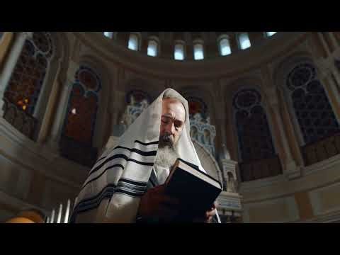 Explore the Interior of a Synagogue