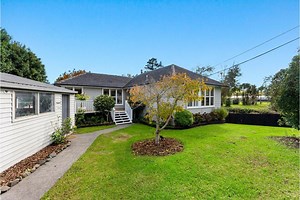 Charming cottage with convenience  34 Muriwai Road, Waimauku ️ 4  1  2  Cooper Spiller: +64 21 684 501 | Simon Spiller: +64 21 968 068 | Bayleys Real Estate | Facebook