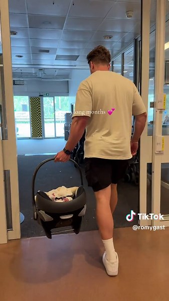 Daddy's Turn: Embracing Parenthood for the First Time