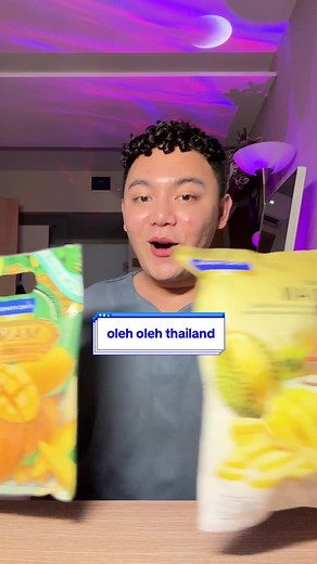 Reizuka Ari Makan Mangga dan Manisan Thailand
