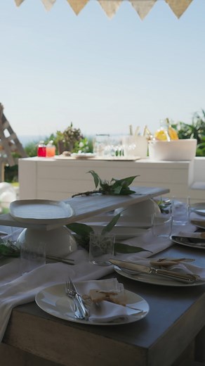 I’ve got everything you need to plan a showstopping and stress-free Christmas menu. Watch my series on Disney for everything you need this festive season. Happy planning! D.x Tap the link to find the donna hay christmas recipes: bit.ly/DonnaHayChristmasRecipes Tap the link to watch these recipes come to life on Disney : bit.ly/watchDonnaHayChristmas | donna hay