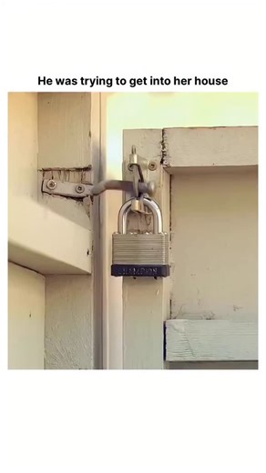 ENTERTAINMENT MOVIE OF NETFLIX on Instagram: "“When a hero changes the past, the whole world pays the price.” Title: The Flashpoint Paradox (2013) ⭐ Rating: 8.1/10 🎭 Genre: Animation | Action | Sci-Fi | Superhero ⏱️ Runtime: 1h 15m 🌍 Country: USA 💥 Overview: When Barry Allen (The Flash) wakes up in a twisted alternate timeline, the world has been torn apart by war between Wonder Woman’s Amazons and Aquaman’s Atlanteans. With no powers and no Justice League, Barry must find a way to fix the pa