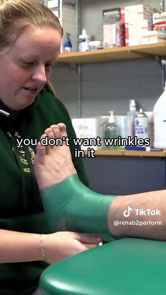 🩹 How to Tape Your Ankle‼️ 📌🩹Today we’ll be posting a 3-part series on how to properly tape injured areas. This is a crucial skill to have, whether you're an athlete, a fitness enthusiast, or just someone who wants to be prepared for any situation 💪‼️ 🎥 Part 1: Ankle Taping - Ankle injuries are common, especially in sports. Knowing how to tape an ankle can provide support and prevent further injury. ✅ Remember, these taping techniques are not a substitute for professional medical advice. Al