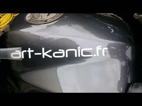 Pose d'un sticker/autocollant pour auto ou moto