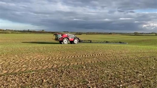 Difficult to get a camera close to 36m variable track HORSCH LEEB at this speed 😁 Just WATCH the boom contour following ✅low fuel use per ha ✅high work rates in all conditions ✅travel light with big diameter wheels ✅quick product swap with twin pump cleaning | CLAAS Eastern