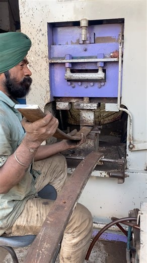 Truck Leaf Spring Repair #truckmechanic #pressure #machine ##repair #automobile #shortsviral #top10