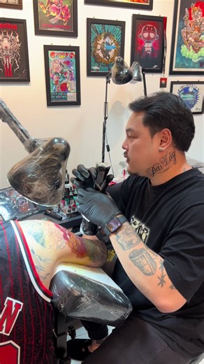 ຜົນງານຊ່າງໂດ້ ສັກ 5ວັນຕິດ 🐦‍🔥 Your skin is not a canvas for mistakes. Choose precision. Choose us. . Clean studio. Skilled artists. Unique designs. Come get your tattoo in Laos 🇱🇦 ຈອງຄິວສັກ: 020 56418808 : 020 51985054 ☎️ ຮ້ານສັກລາຍ: Phoenix ink tattoo By: Bounpasit Youtrichanthachak ສະຖານທີ່ບ້ານໂພນຕ້ອງ: https://maps.google.com/?q=17.998816,102.627274 #phoenixinktattoo #ລາຍສັກມິນິມໍ #ຮ້ານສັກລາຍ #ໂຮງຮຽນສອນສັກລາຍ #tattootravel