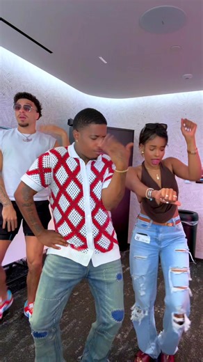 Experience the Fun of VidCon with Friends