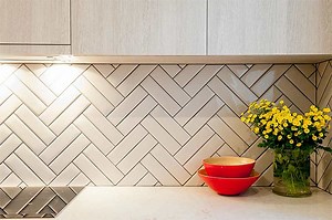 Lay subway tiles in a timeless pattern! 5 options that keep your space interesting