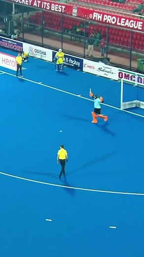 Dominant Performance by Dom Dixon in Field Hockey Match
