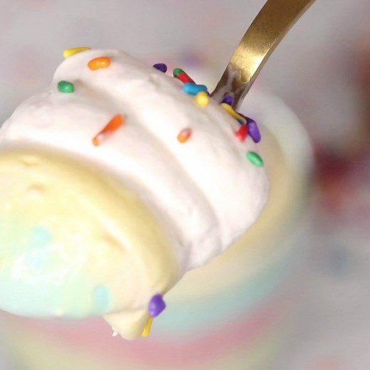 The best sugar free Keto No Bake Cheesecake Cups! Here's the recipe: https://lowcarbinspirations.com/keto-no-bake-cheesecake-cups-easter-dessert-idea/ | Keto Friendly Recipes