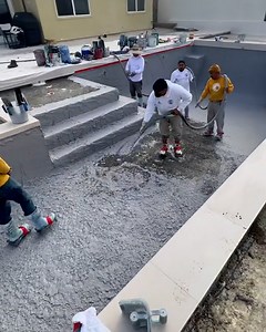 37M views · 10K reactions | A lot of hard work goes into building a pool like this!勞 | UNILAD Tech | Facebook