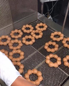 MOCHI DONUTS!!  @painacafelv  Have you tried these yet? Fried mochi donuts available in CRAZY FLAVORS like churro, matcha, taro, fresh strawberry, Hawaiian poi, lilikoi and MORE! TAG A DONUT LOVER . Music: Mai Tai Musician: Jef | Unlokt | Facebook