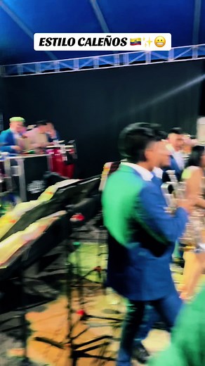 #fyp #viral #caleños #band #music #fypシ #envivo #2024 #exitos #cosasdemusicos #orquesta #banda #show #locuras #viralvideo CALEÑOS TOCANDO DE TODO