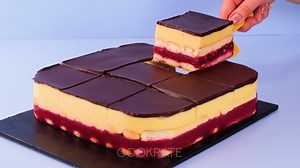 KOLAČ SA PIŠKOTAMA I 2 FILA: Hladan i osvežavajuć, a topi se pri svakom zalogaju (VIDEO)