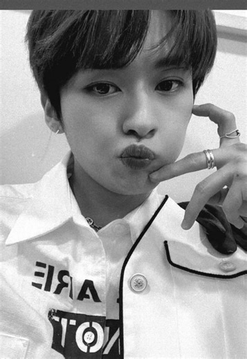 #LEEKNOW || he’s trying to look intimidating but it doesn’t really work 😭 #leeminho #straykids #skz #leeknowstan stray kids leeknow felix hyunjin bangchan changbin han seungmin jeongin kpop fyp edit