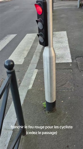 panneaux de signalisation cycliste cedez le passage régime de priorité #autoecole #permis #intersection