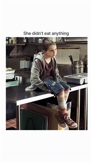 VIRAL MOVIE HUB on Instagram: "🎬 No Reservations (2007) 💞 Genre: Romance / Comedy / Drama ⏱️ Runtime: 1h 44m ⭐ Rating: 6.7/10 👥 Cast: Catherine Zeta-Jones, Aaron Eckhart, Abigail Breslin 📖 Overview: A top chef 👩‍🍳’s structured life is turned upside down when she becomes the guardian of her niece 👧 and meets a charming sous-chef ❤️ — a delicious mix of love, family, and food 🍽️. 💖 Why Loved: • Heartwarming romance 💕 • Beautiful culinary scenes 🍲 • Family and love in perfect balance 👨‍